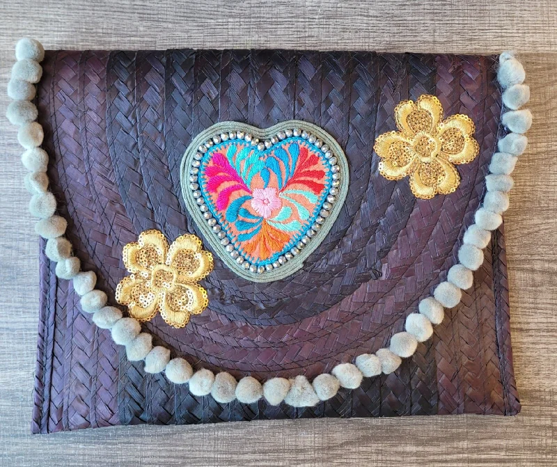 Heart palm clutch