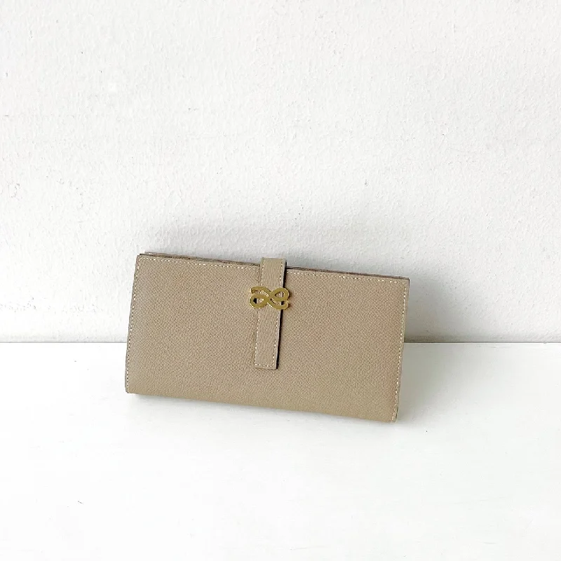 TIMELESSNESS WALLET EPSOM LONG CLAY